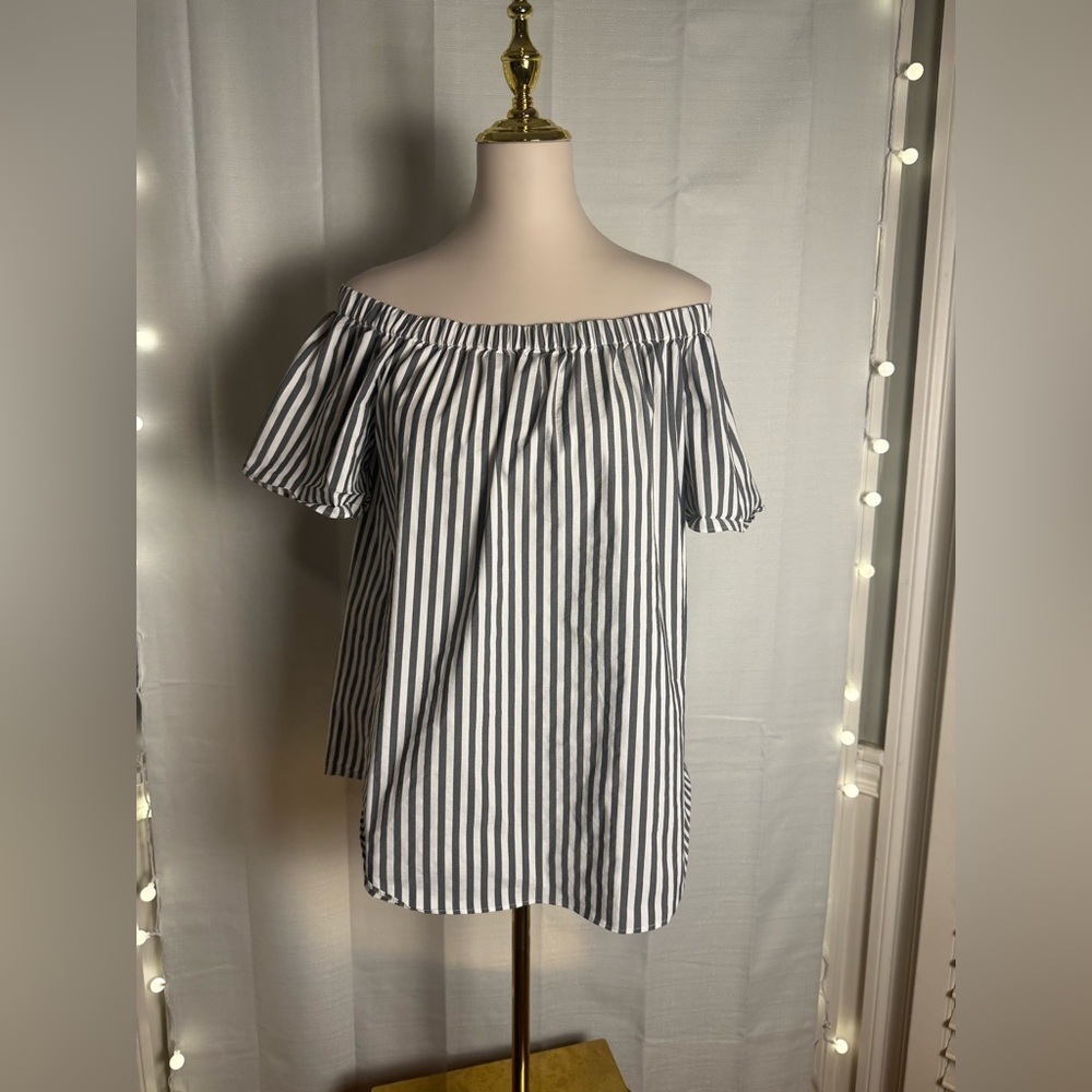 Vince Camuto White and Blue Off-Shoulder Blouse with Flutter Sleeves